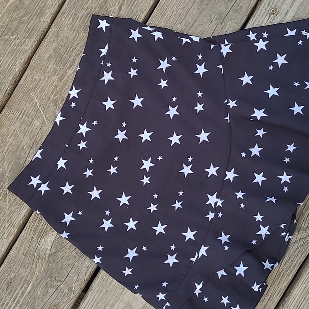 Nasty Gal Y2K Style Black Ruffle Star Print Mini Skirt Womens Size 4 - Picture 13 of 15